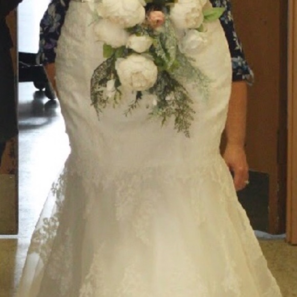 Wedding Dress - Picture 8 of 8